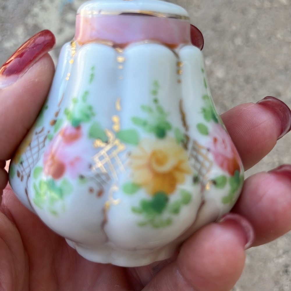 Excellent condition vintage salt and pepper shakers - Picture 4 of 8